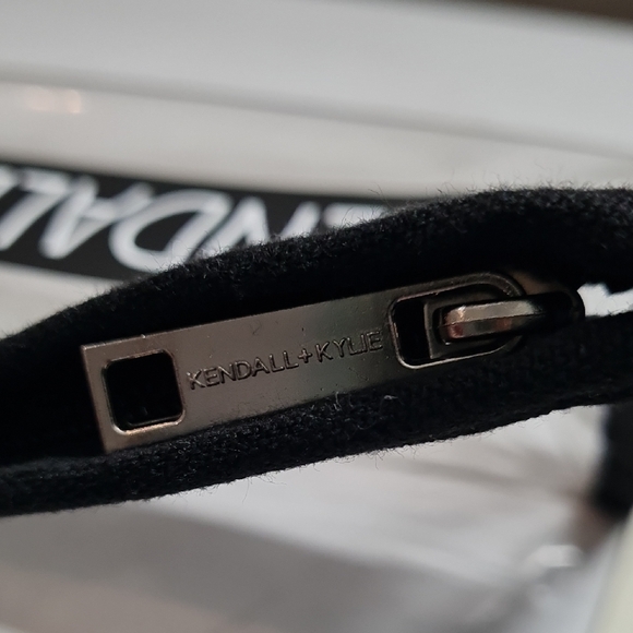 COPY - Kendall + Kylie Transparent Makeup Bag - Picture 8 of 8